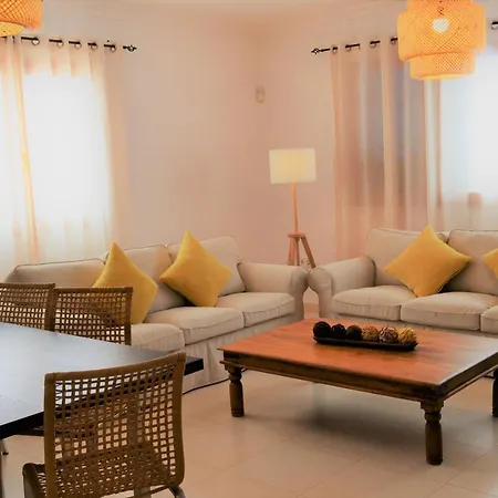 Grand Famara فيلة